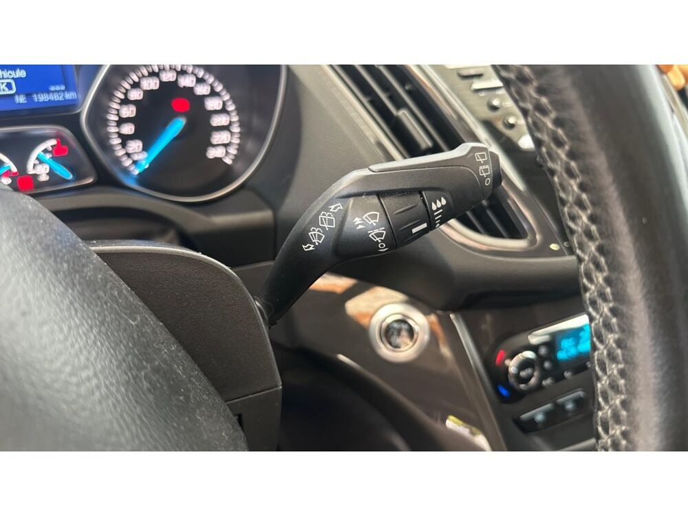 Kuga 2.0 TDCi 180 ch 4x4 BVA Titanium - ATTELAGE - TOIT OUVRANT - 2014 occasion 17600 Saujon