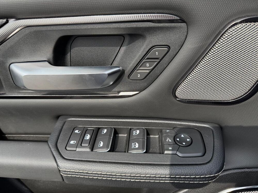 RAM 1500 CREW CAB REBEL AIR HAYON MULTI V8 2026 occasion 91830 Le Coudray-Montceaux