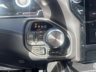 RAM 1500 CREW LIMITED NIGHT EDITION BOX HAYON MULTI V8 5,7L 2026 occasion 91830 Le Coudray-Montceaux