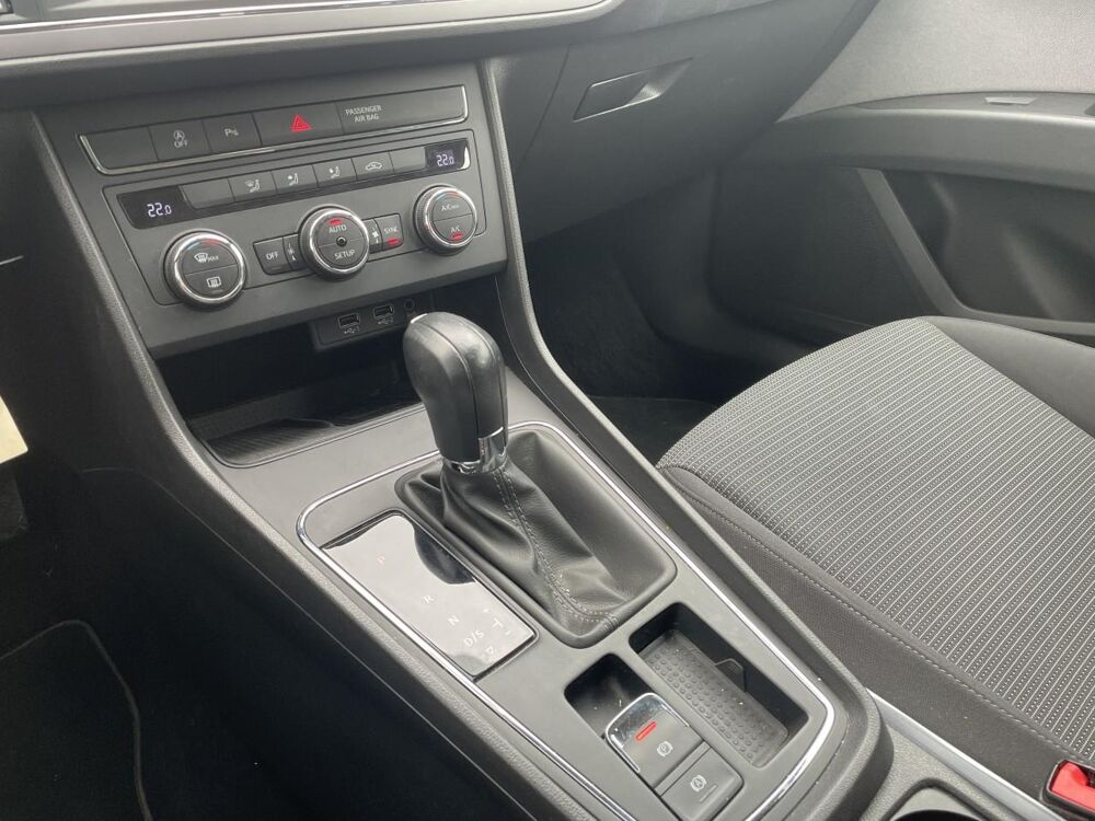 Leon 1.5 tgi 130 style business dsg7 2021 occasion 85150 Les Achards