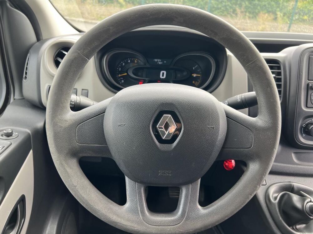 Trafic III L1H1 1.6 dCi 140 Confort 3 places 2014 occasion 49070 Beaucouz&eacute;