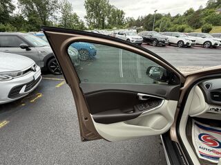 V40 Cross Country T4- 180 - BV Powershift Summum GPS + TOIT PAN 2015 occasion 19100 Brive-la-Gaillarde
