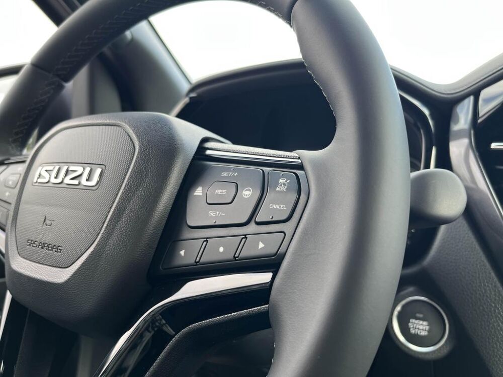 D-Max NOUVEAU 2.2 L ! * 44 724 HT *SPACE NITRO SPORT 2.2 A/T 4x4 M 2026 occasion 44700 Orvault