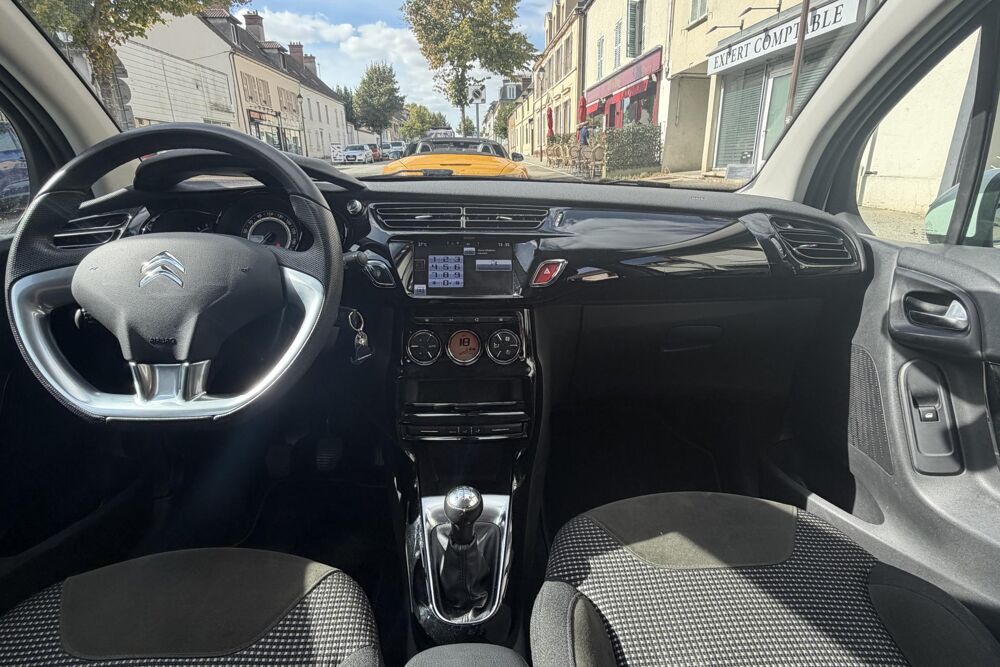 C3 1.2 VTI - 82 Exclusive - COURROIE FAITE - CLIMATISATION - 1E 2016 occasion 78760 Jouars-Pontchartrain