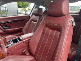 Granturismo 4.2i V8 - BVA COUPE . PHASE 1 2009 occasion 33450 Montussan