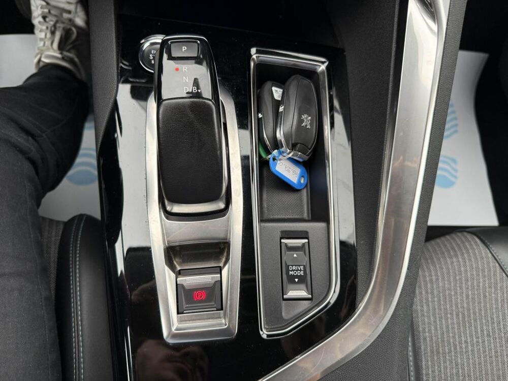 3008 Hybrid - 225 - BV e-EAT8 Allure Pack GPS + CAMERA AR + CARPL 2022 occasion 19100 Brive-la-Gaillarde