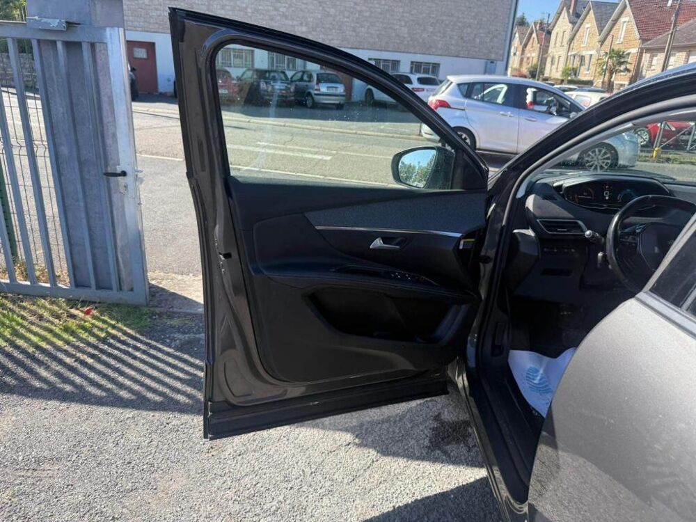 3008 Hybrid - 225 Bva Allure Pack gps + clim + radar AR 2021 occasion 19100 Brive-la-Gaillarde