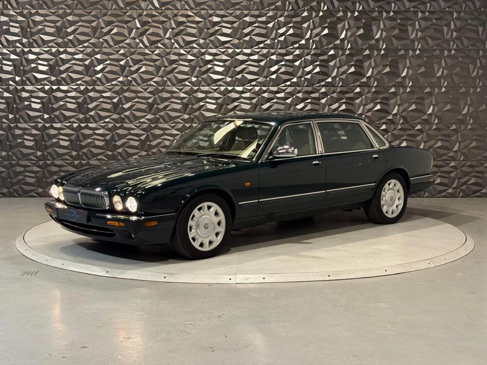 Daimler 4.0i V8 Suraliment&eacute; - BVA 1997 Super 2003 occasion 78680 &Eacute;p&ocirc;ne