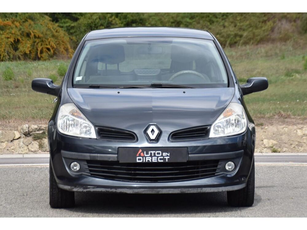 Clio 1.4i 16V III BERLINE Confort Dynamique PHASE 1 2006 occasion 06250 Mougins