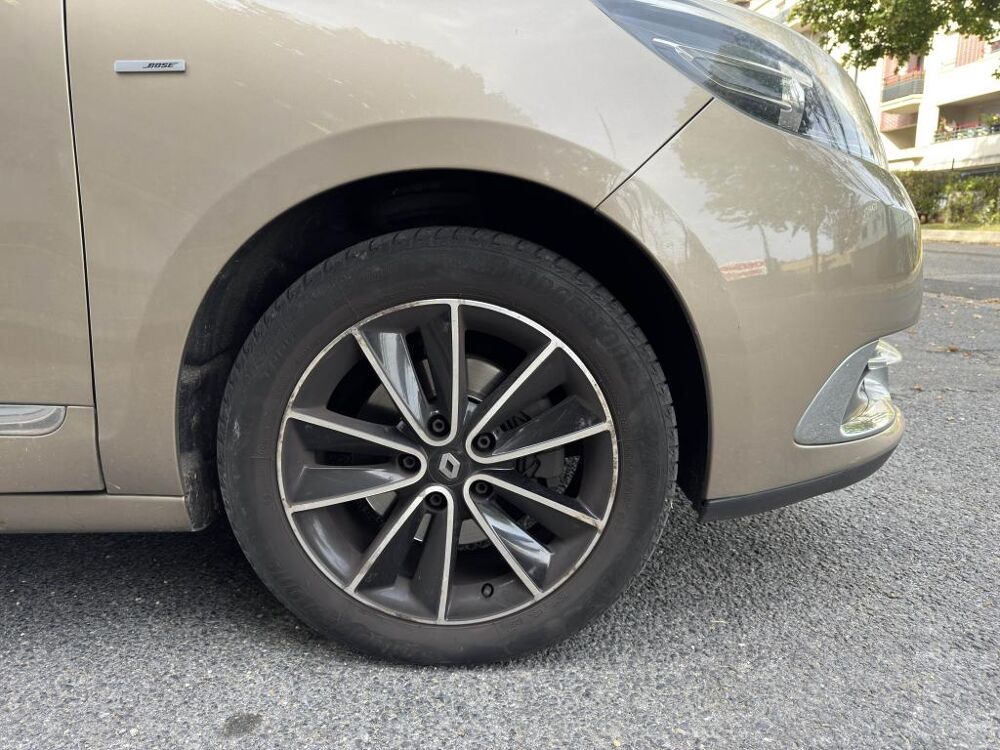 Sc&eacute;nic Grand 1.5 dCi FAP - 110 - BV EDC - 7pl GRAND III MONOSPACE 2013 occasion 77185 Lognes