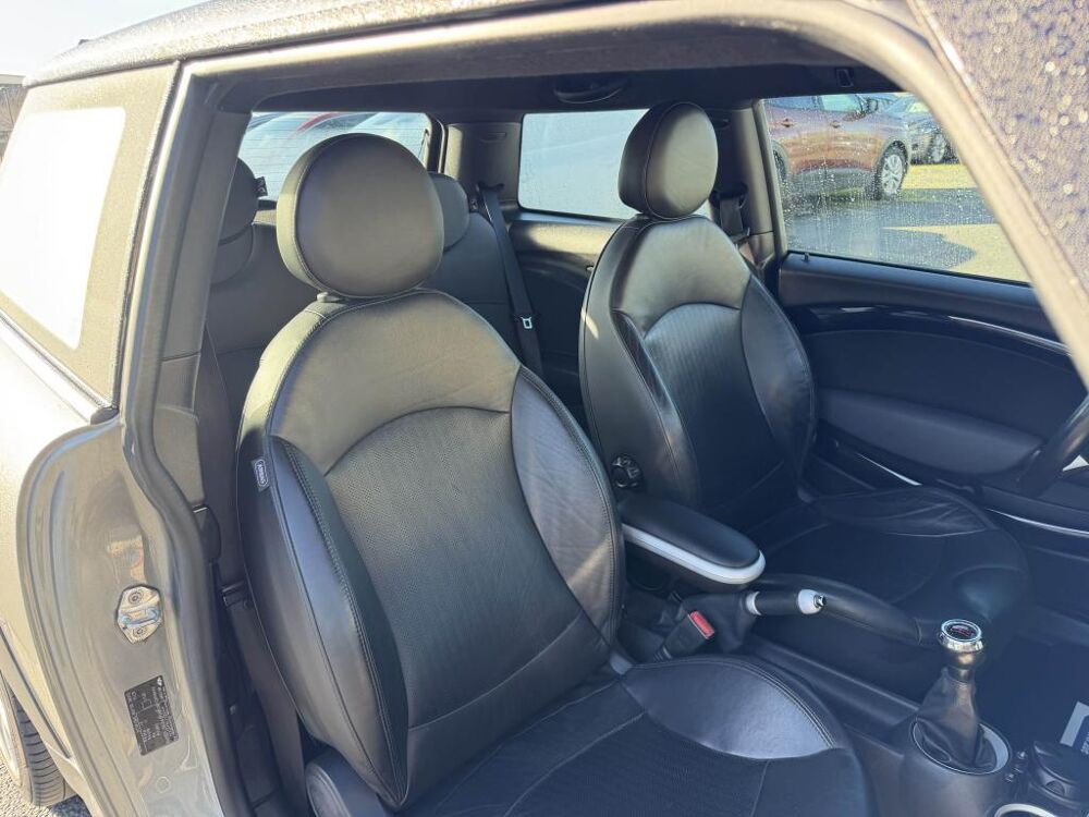 Cooper D R56 1.6i - 211 John Cooper Works - Clim + SUIVI COMPLET AVEC 2009 occasion 19100 Brive-la-Gaillarde