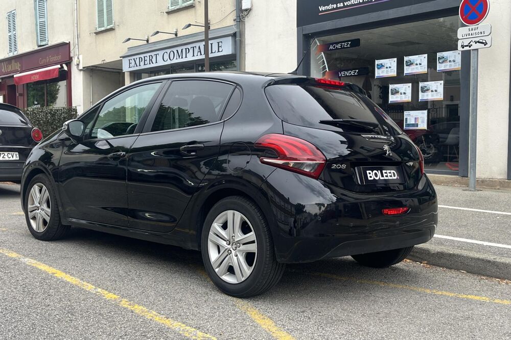 208 1.2i -Signature -82ch - courroie chang&eacute; - carplay - camera d 2019 occasion 78760 Jouars-Pontchartrain