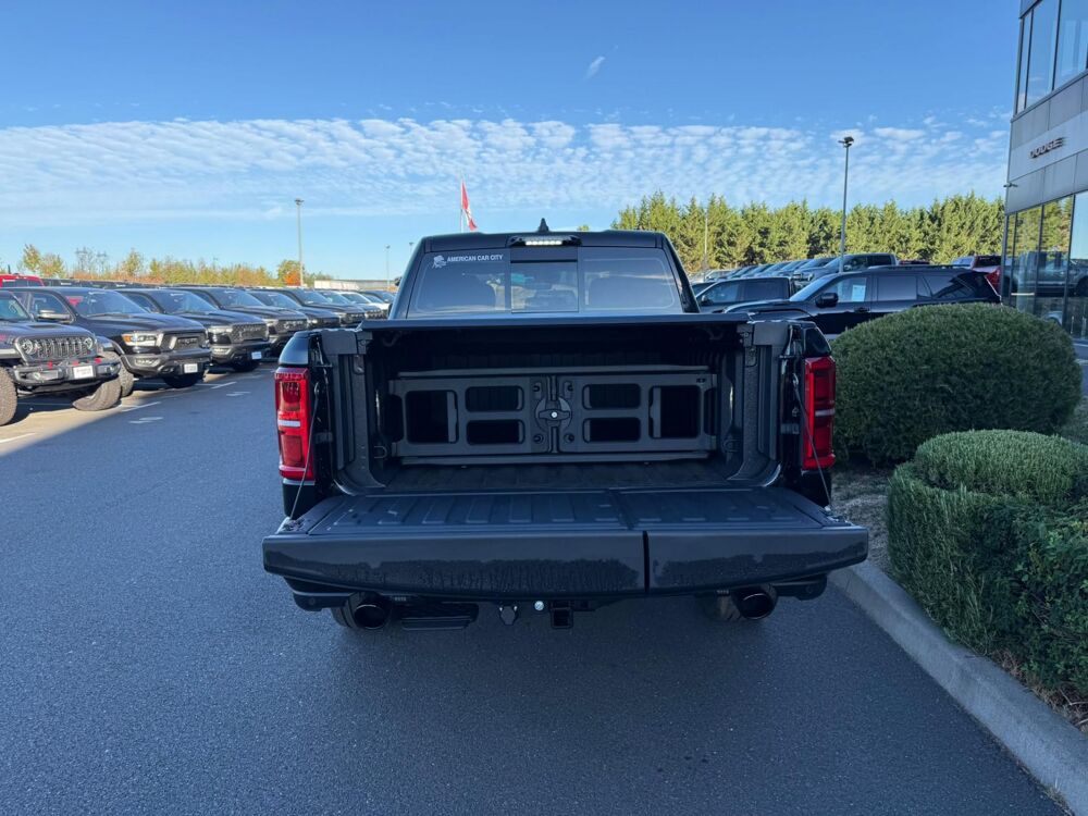 RAM 1500 CREW LIMITED NIGHT EDITION BOX HAYON MULTI V8 5,7L 2026 occasion 91830 Le Coudray-Montceaux