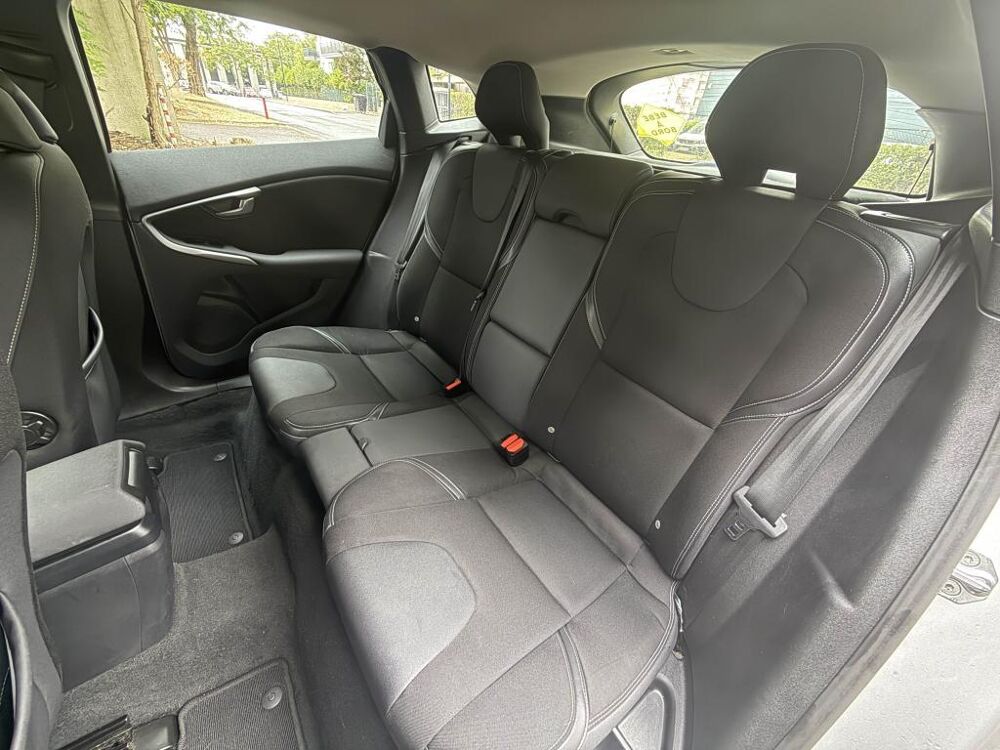 V40 T2 - 122  BERLINE Momentum Business PHASE 2 2016 occasion 77185 Lognes