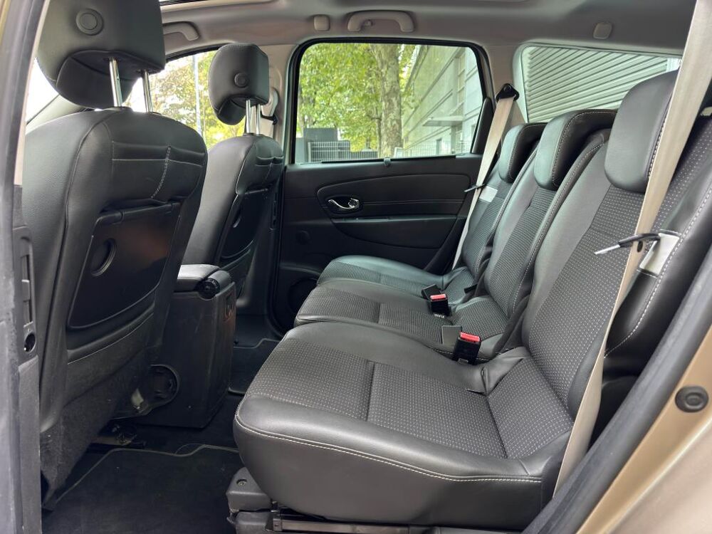 Sc&eacute;nic Grand 1.5 dCi FAP - 110 - BV EDC - 7pl GRAND III MONOSPACE 2013 occasion 77185 Lognes