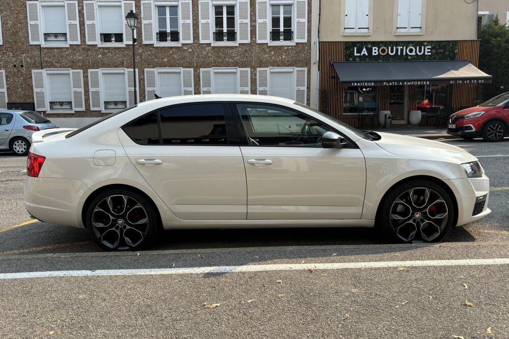 Octavia Skoda RS 2.0 TSI 220 DSG - Sieges RS & Sieges chauffants 2014 occasion 78760 Jouars-Pontchartrain