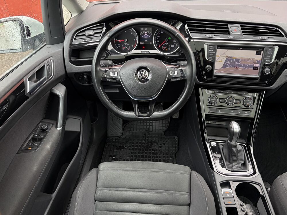 Touran 2.0 TDI 150 DSG Carat 1&egrave;re Main Attelage Toit ouvrant Pack 2017 occasion 67440 Marmoutier