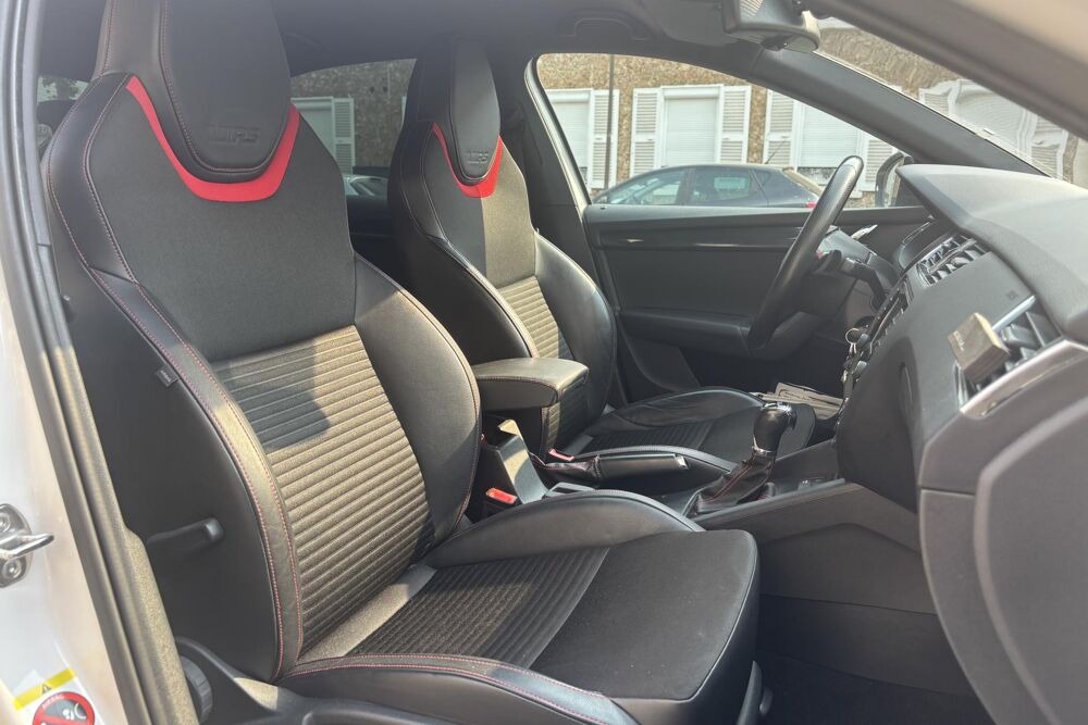 Octavia Skoda RS 2.0 TSI 220 DSG - Sieges RS & Sieges chauffants 2014 occasion 78760 Jouars-Pontchartrain