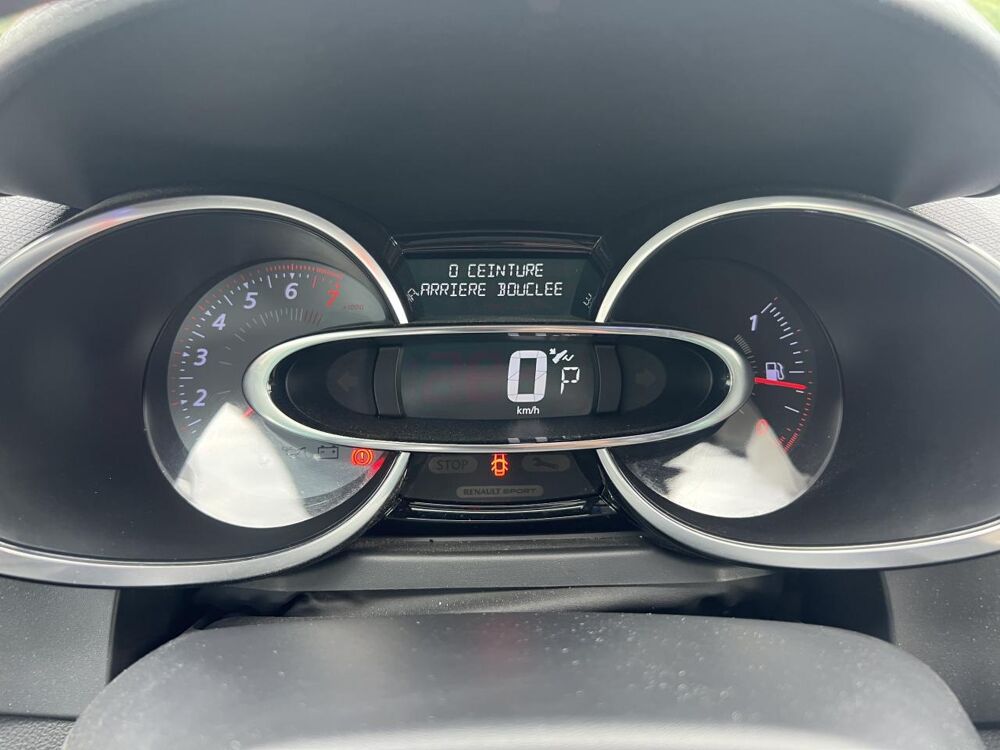 Clio IV R.S. Trophy 1.6 - 220 EDC6 2015 occasion 49070 Beaucouz&eacute;