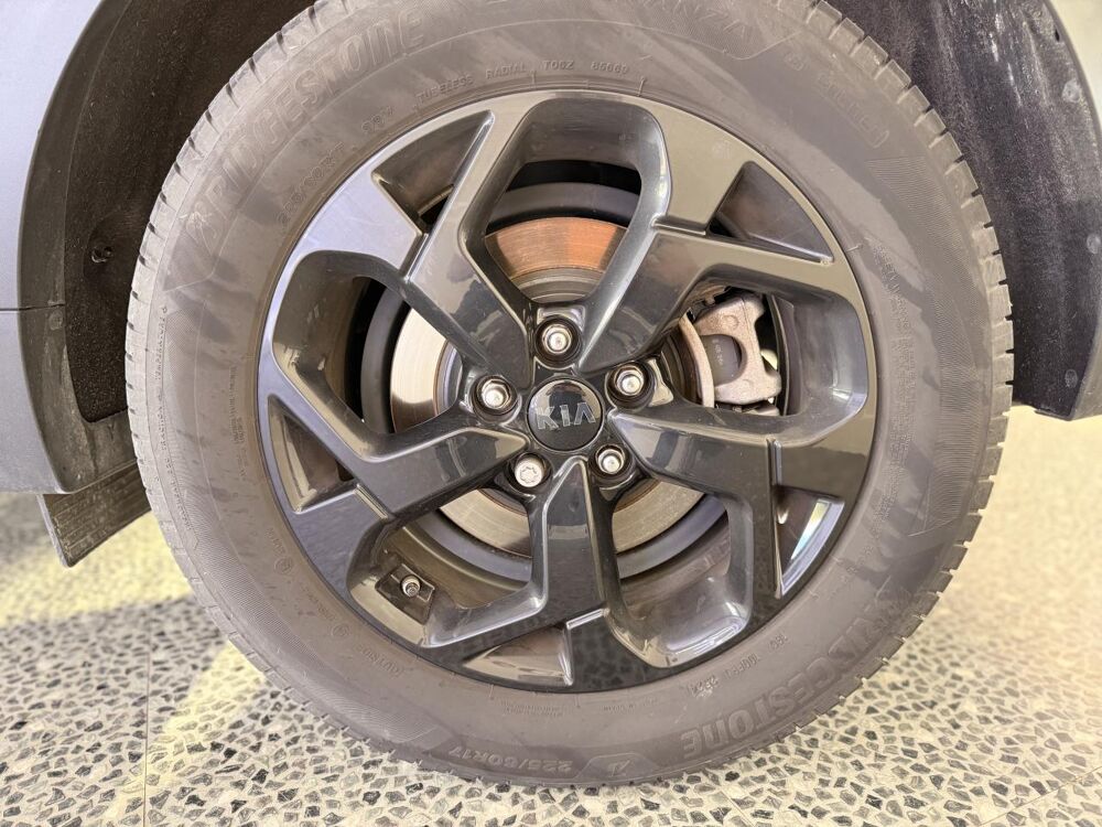 Sportage 1.6 CRDI 135CH HYBRID MHEV 48VOLT BLACK EDITION 4X2 DCT BVA 2021 occasion 16000 Angoul&ecirc;me