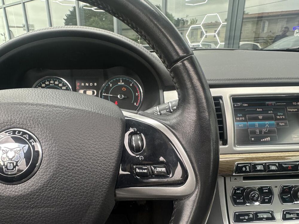 XF 2.2 D - BVA Stop/Start - Luxe Premium - GARANTIE 12 MOIS 2015 occasion 33450 Montussan