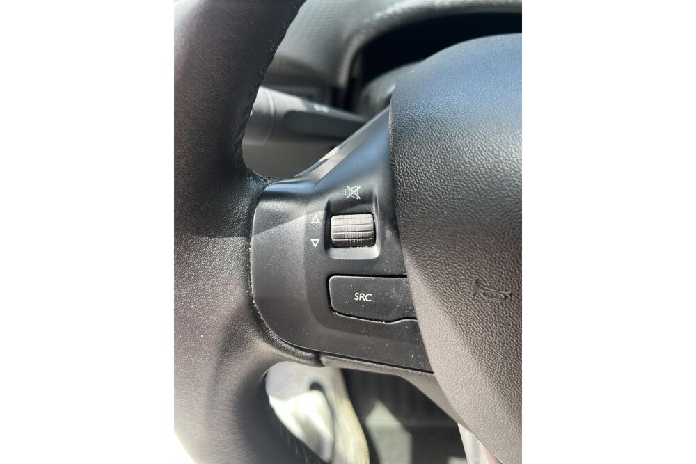 208 1.2i -Signature -82ch - courroie chang&eacute; - carplay - camera d 2019 occasion 78760 Jouars-Pontchartrain