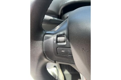 208 1.2i -Signature -82ch - courroie chang&eacute; - carplay - camera d 2019 occasion 78760 Jouars-Pontchartrain