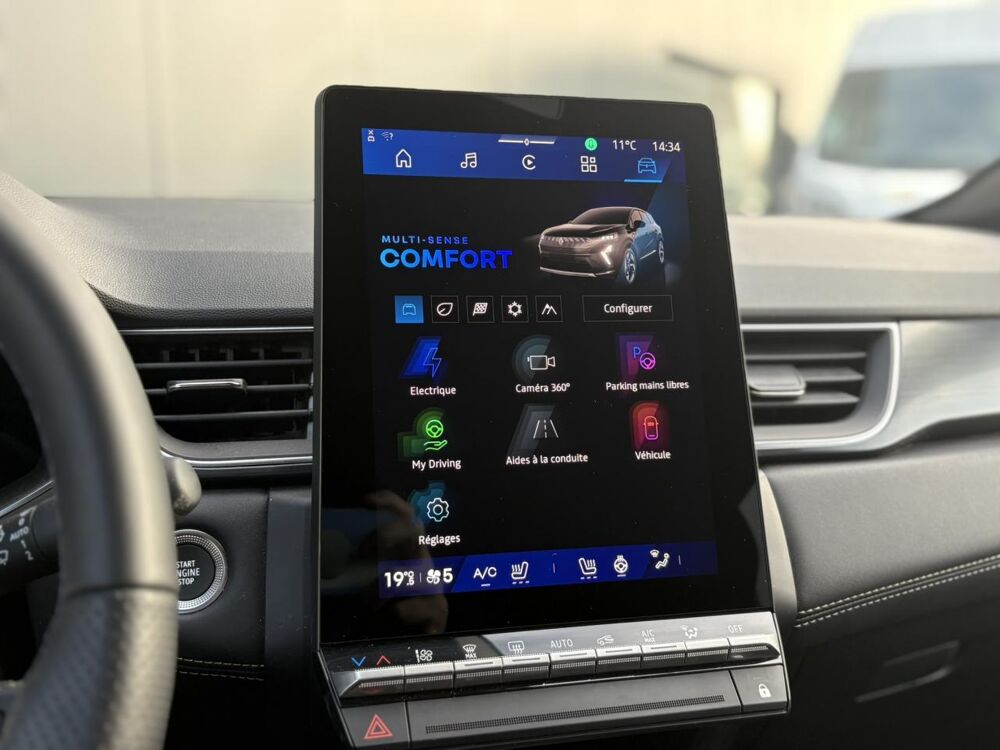 Symbioz E-Tech Full Hybrid 145 Iconic avec Cam&eacute;ra 360&deg;, et Hayon mai 2025 occasion 35300 Foug&egrave;res