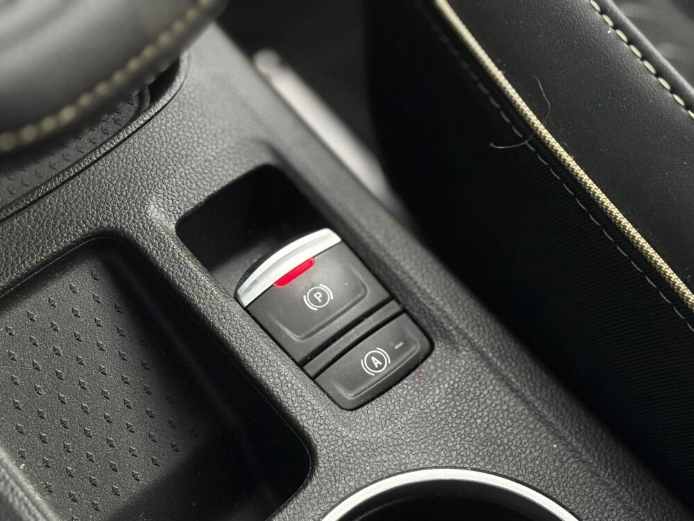Symbioz E-Tech Full Hybrid 145 Iconic avec Cam&eacute;ra 360&deg;, et Hayon mai 2025 occasion 35300 Foug&egrave;res