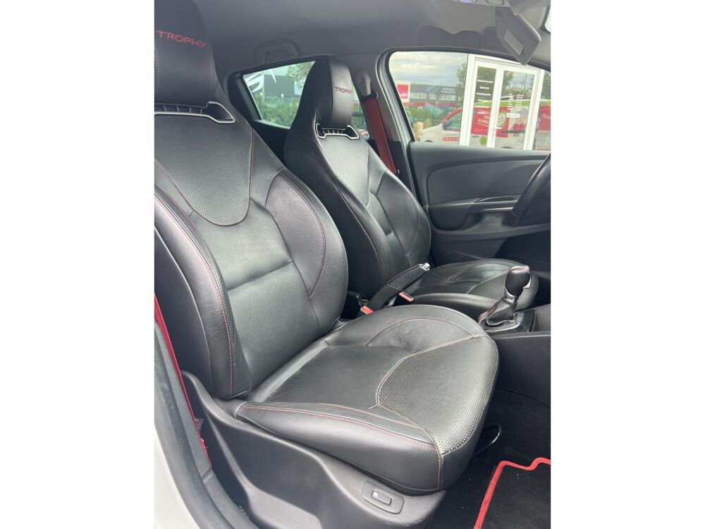 Clio IV R.S. Trophy 1.6 - 220 EDC6 2015 occasion 49070 Beaucouz&eacute;