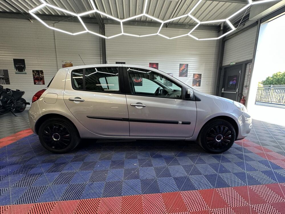 Clio 1.5 DCI 85 EXPRESSION CLIM 2010 occasion 33370 Artigues-pr&egrave;s-Bordeaux