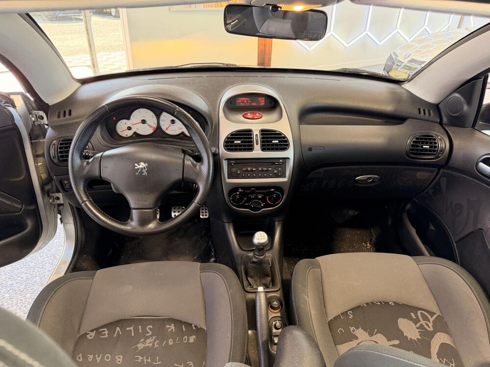 206 CC CC 1.6 110CH QUICKSILVER GARANTIE 6 MOIS 2006 occasion 16000 Angoul&ecirc;me