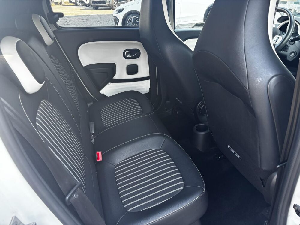 Twingo 1.0 Sce - 65 E6U III BERLINE Intens 2021 occasion 31660 Bessi&egrave;res