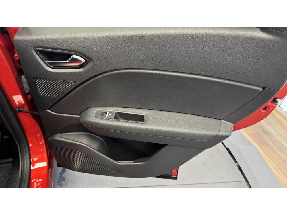 Captur 1.6 E-Tech 145 - Camera 360 - Volant Chauffant - Entretien 2024 occasion 60740 Saint-Maximin