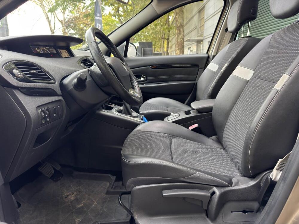Sc&eacute;nic Grand 1.5 dCi FAP - 110 - BV EDC - 7pl GRAND III MONOSPACE 2013 occasion 77185 Lognes