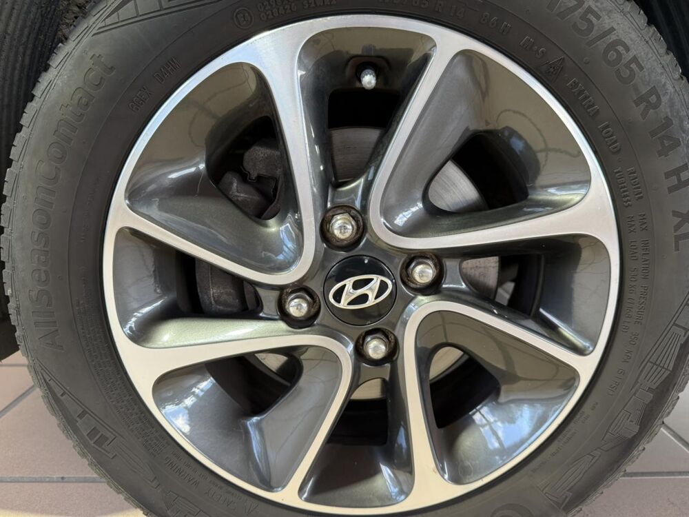 i10 1.0 II Edition #Mondial PHASE 2 2019 occasion 33700 M&eacute;rignac