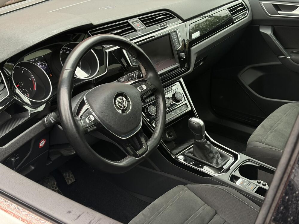 Touran 2.0 TDI 150 DSG Carat 1&egrave;re Main Attelage Toit ouvrant Pack 2017 occasion 67440 Marmoutier