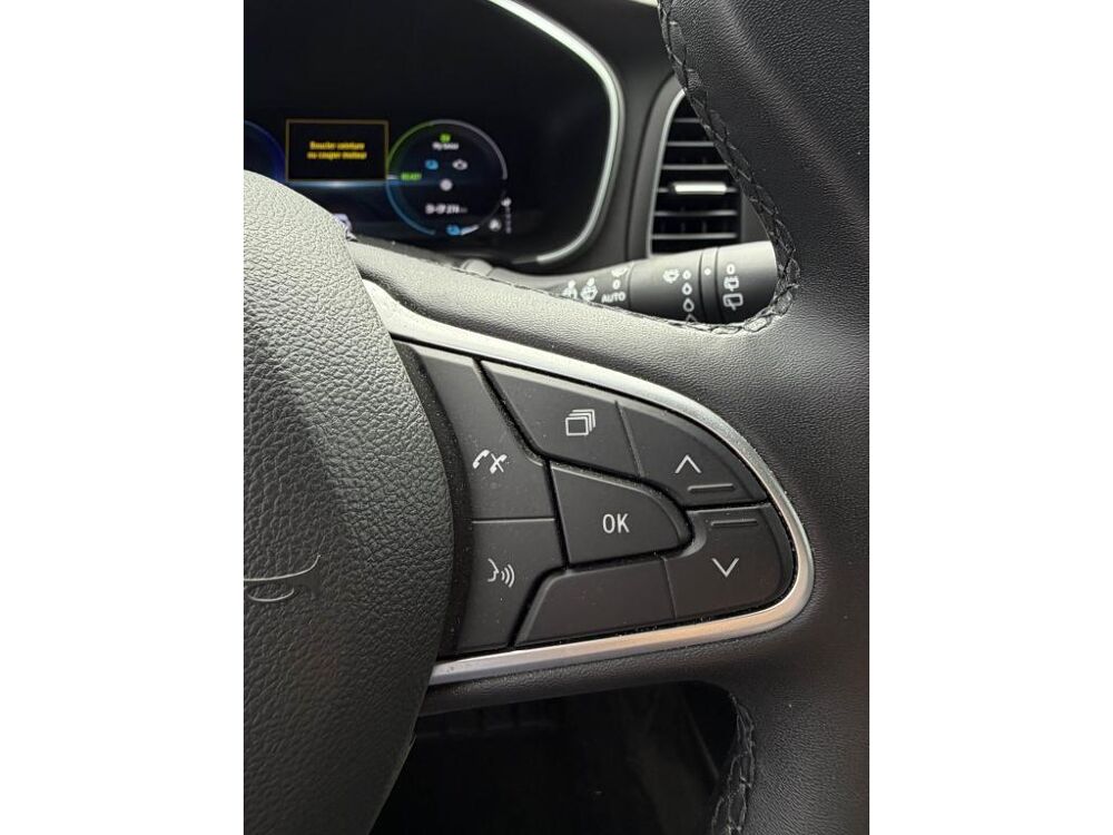 M&eacute;gane IV EVOLUTION 1.6 E-TECH PLUG-IN HYBRIDE 160ch 2023 occasion 44700 Orvault
