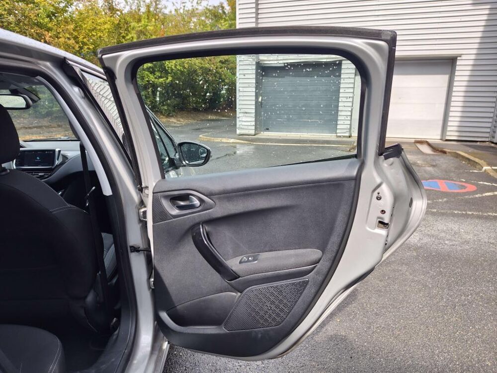 208 1.6 BlueHDi - 100CV BERLINE Allure Business 2018 occasion 77185 Lognes