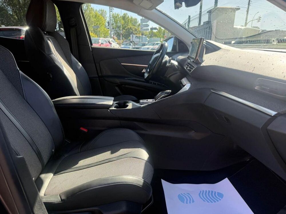 3008 Hybrid - 225 Bva Allure Pack gps + clim + radar AR 2021 occasion 19100 Brive-la-Gaillarde