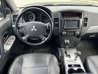 Pajero - 3.2 DI-D - BVA - 7 PLACES - LONG - INSTYLE - PHASE 2 2012 occasion 49070 Beaucouz&eacute;