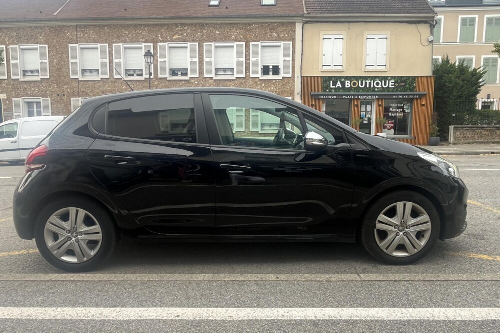 208 1.2i -Signature -82ch - courroie chang&eacute; - carplay - camera d 2019 occasion 78760 Jouars-Pontchartrain