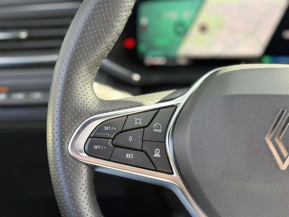 Symbioz E-Tech Full Hybrid 145 Iconic avec Cam&eacute;ra 360&deg;, et Hayon mai 2025 occasion 35300 Foug&egrave;res