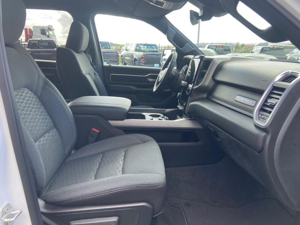 RAM 1500 CREW CAB BIGHORN NIGHT EDITION 2025 occasion 91830 Le Coudray-Montceaux