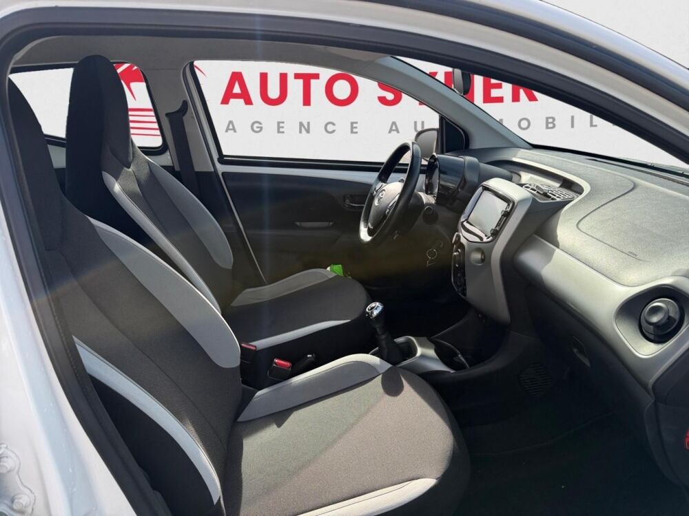 Aygo 1.0 VVT-i II 2017 x-play PHASE 1 2017 occasion 13400 Aubagne