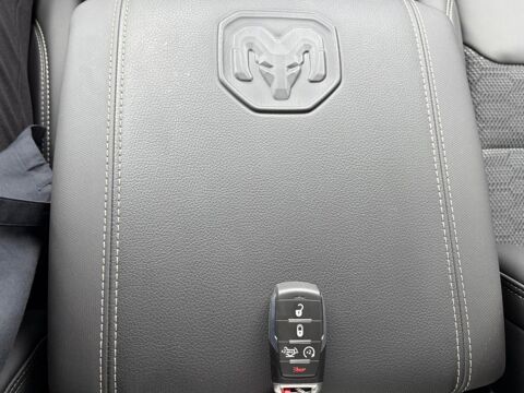 RAM 1500 CREW CAB SPORT BLACK PACKAGE 2025 occasion 91830 Le Coudray-Montceaux