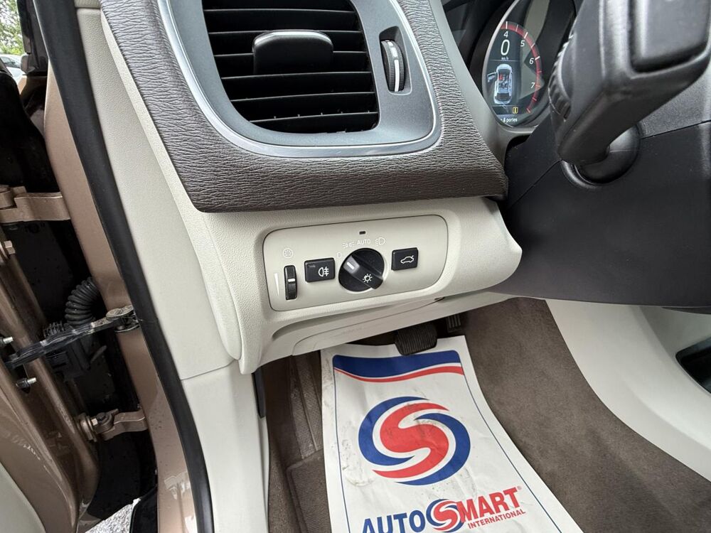 V40 Cross Country T4- 180 - BV Powershift Summum GPS + TOIT PAN 2015 occasion 19100 Brive-la-Gaillarde