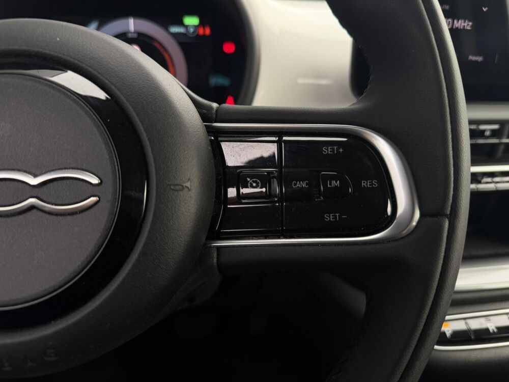 500 Electrique 3+1 95ch 23.8kWh Icone - Test SOH +95% 2024 occasion 35300 Foug&egrave;res