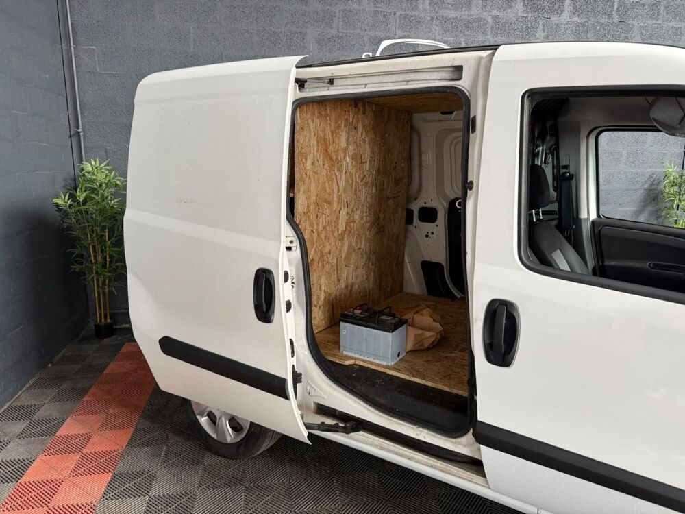 Doblo 1.3 Multijet 16V 90ch Fourgon - GARANTIE 6 MOIS 2012 occasion 33700 M&eacute;rignac