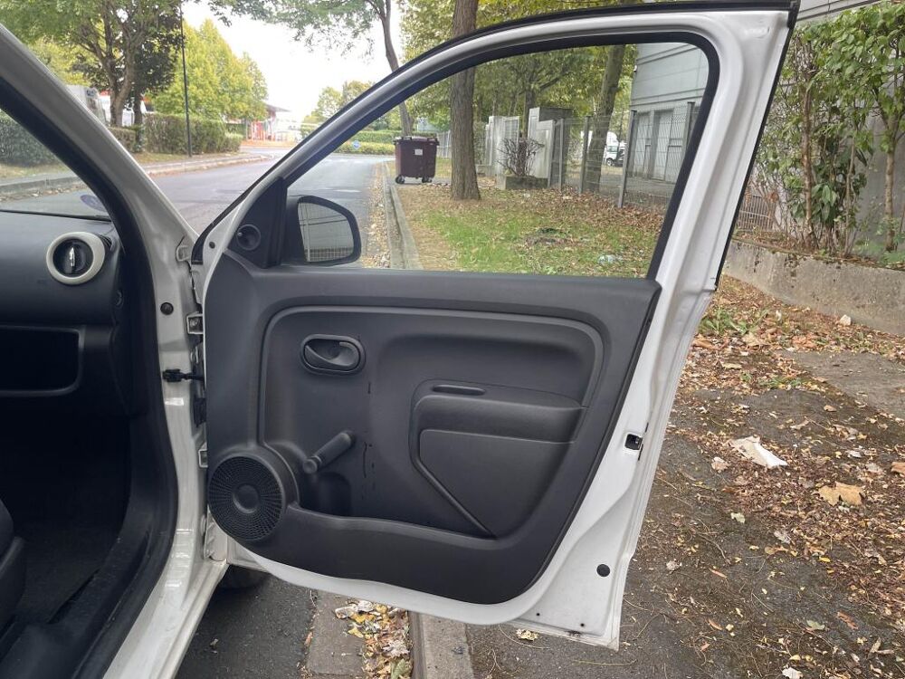 Twingo 1.0 SCe - 70 E6C Bo&icirc;te courte III BERLINE Life 2 2018 occasion 77185 Lognes